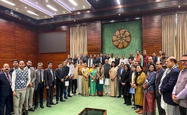 JPC ने संशोधित वक्फ विधेयक को स्वीकारा, विपक्ष ने बताया असंवैधानिक