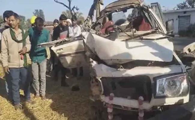 महाकुंभ से लौटते समय बोलेरो और ट्रेलर के बीच हुई टक्कर में चार लोगों की मौत व आधा दर्जन घायल, व‍ित्‍तमंत्री ने उपचार की कराई व्‍यवस्‍था