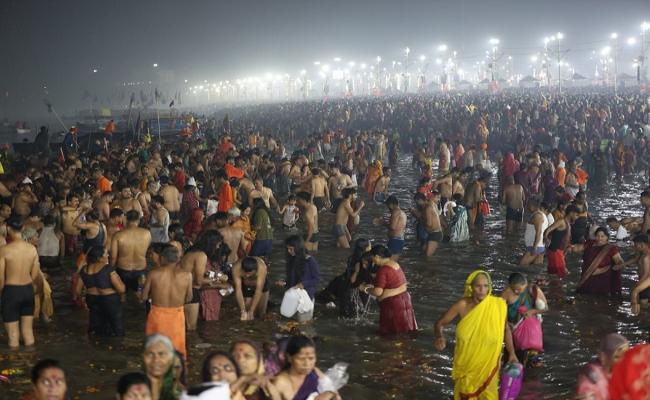 महाकुम्भ : माघ पूर्णिमा पर 2 करोड़ ने संगम में लगायी आस्था की डुबकी, एक महीने बाद घर लौटने लगे कल्पवासी