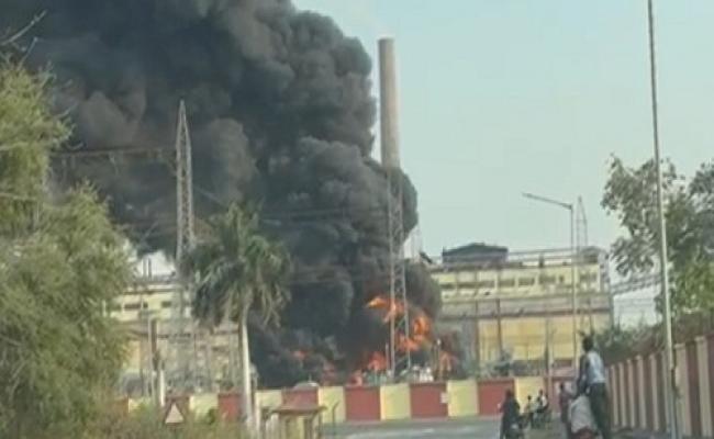 कोरबा स्थित पावर प्लांट के स्विच यार्ड में लगी भीषण आग, कराेड़ाें के नुकसान का अनुमान