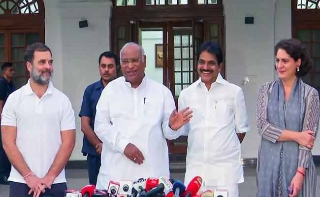 कांग्रेस के राष्ट्रीय अधिवेशन में शामिल होने अहमदाबाद पहुंचने लगे नेता, राष्ट्रीय अध्यक्ष मल्लिकार्जुन खड़गे, राहुल गांधी, प्रियंका समेत तमाम बड़े नेता होंगे शामिल