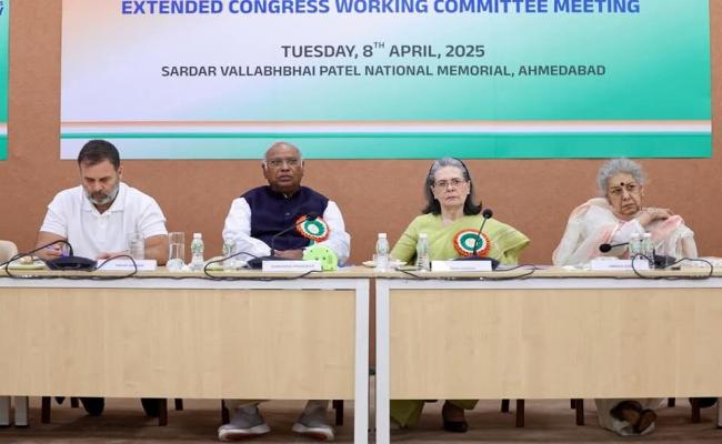सांप्रदायिक विभाजन के जरिए बुनियादी मसलों से भटकाया जा रहा ध्यान : मल्लिकार्जुन खरगे