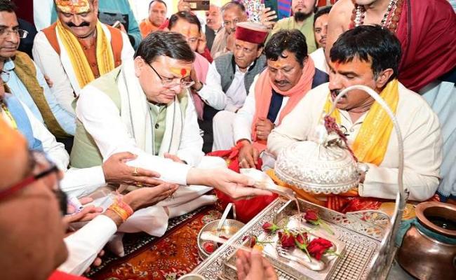 गंगोत्री और यमुनोत्री धाम के कपाट खुले, मुख्यमंत्री धामी ने की प्रधानमंत्री के नाम से पहली पूजा