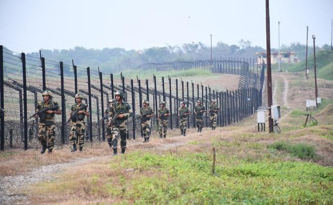 पाकिस्तान ने पुंछ और उरी सेक्टरों में फिर से शुरू की भारी गोलाबारी, भारतीय सेना दे रही मुहतोड़ जवाब