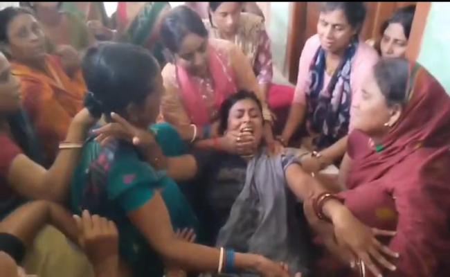 आतंकियों के खिलाफ ऑपरेशन के दौरान सेना की गाड़ी खाई में गिरी, भागलपुर के जवान संतोष यादव हुए शहीद