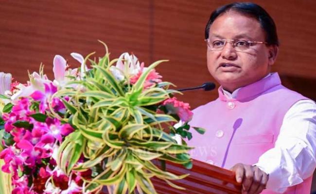माझी सरकार का एक साल विवादों और सांप्रदायिक तनाव से भरा