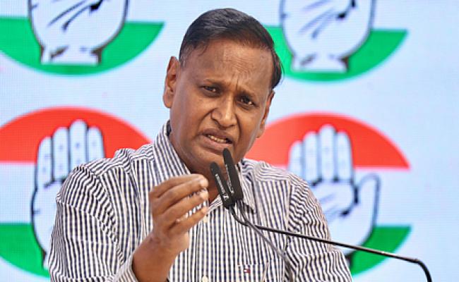इजरायल-ईरान के बीच युद्ध मानवता के लिए ठीक नहीं : उदित राज