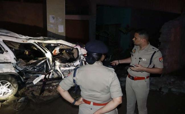 यूपी के संभल में सड़क हादसा, दुल्हा समेत पांच की मौत