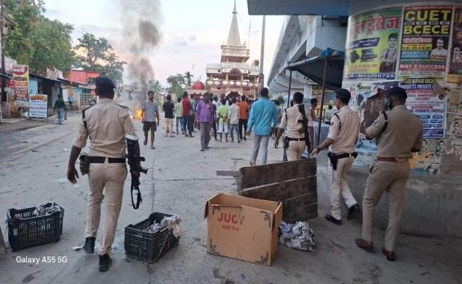 बिहार : सीवान में तलवार से काटकर तीन लोगों की हत्या