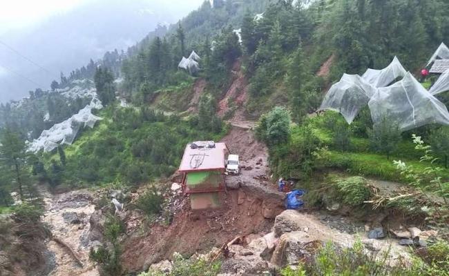 हिमाचल में बहुत भारी बारिश का रेड अलर्ट, चार जिलों में फ्लैश फ्लड की चेतावनी