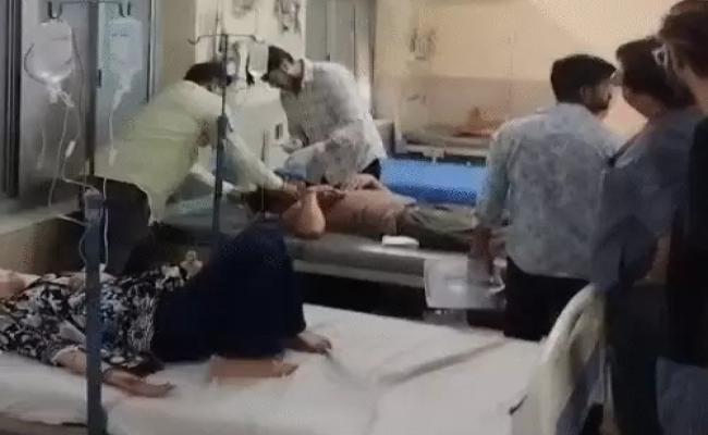 सगाई समारोह से लौट रही मिनी बस ट्रक से टकराई, चार की मौत