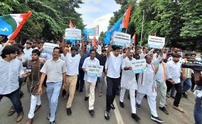 ओडिशा में छात्रा की मौत के मामले में कांग्रेस और अन्य दलों के बंद का  देखा असर