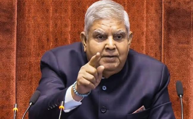 उपराष्ट्रपति जगदीप धनखड़ के इस्तीफे को लेकर  सवाल उठ रहा है !