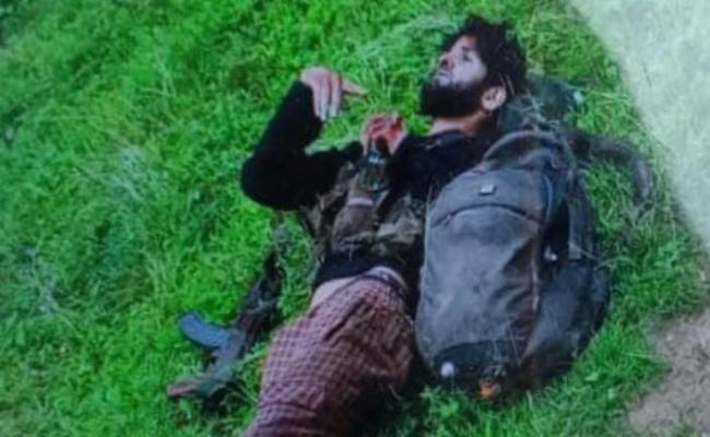 कुलगाम के अखल के जंगलों में मुठभेड़ में मारा गया एक आतंकी