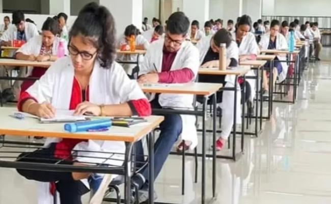 कड़ी सुरक्षा के बीच विभिन्न केंद्रों पर शुरू हुई नीट पीजी परीक्षा