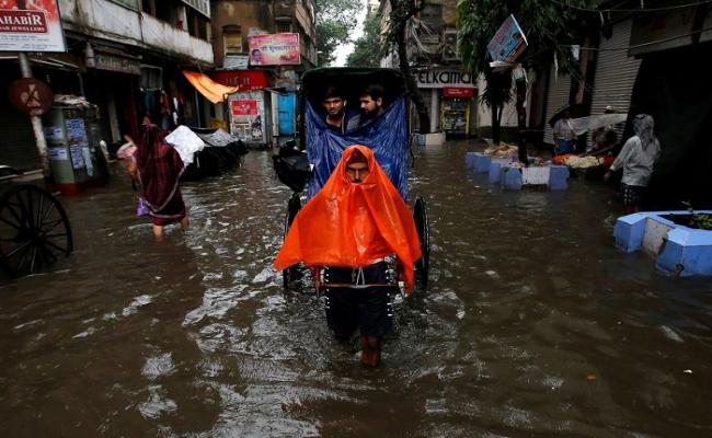 मप्र में फिर भारी बारिश का अलर्ट, चित्रकूट में मंदाकिनी नदी उफान पर, 100 से ज्यादा दुकानें जलमग्न