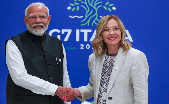 प्रधानमंत्री ने की इटली की समकक्ष मेलोनी से बातचीत