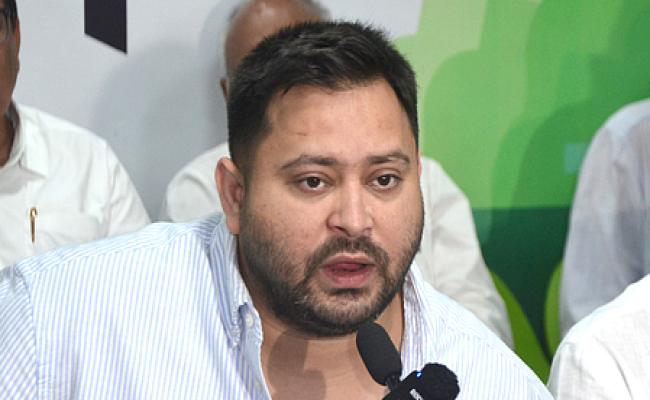 बिहार: NDA की घोषणाओं पर तेजस्वी यादव का तीखा हमला, ‘वोटरों को चूना नहीं लगा पाएंगे’