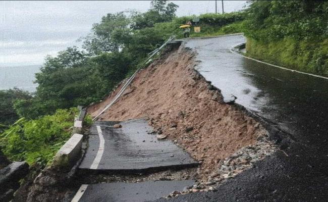 दार्जिलिंग में तबाही, कई जगह पहाड़ धंसा,अब तक 20 की मौत