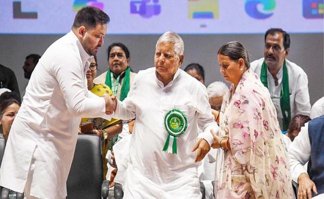आईआरसीटीसी मामले में लालू, राबड़ी देवी और तेजस्वी यादव के खिलाफ आरोप तय