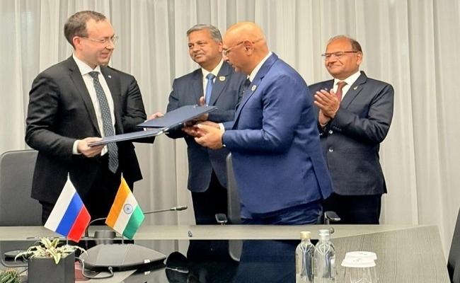 भारत-रूस मिलकर बनाएंगे नागरिक यात्री विमान एसजे-100, एचएएल से समझौता