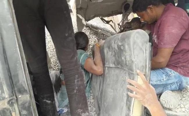 तेलंगाना में बस-टिपर टक्कर में कम से कम 24 लोगों की मौत, घायलों की हालत नाजुक