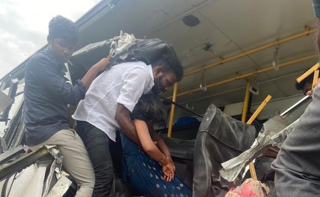 तमिलनाडु के शिवगंगा में भीषण सड़क हादसा, 11 लोगों की मौत, 40 से अधिक घायल