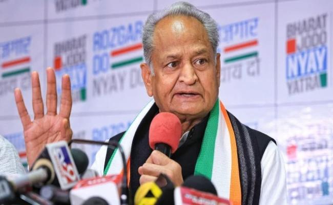 रविंद्र भाटी के आत्मदाह प्रयास पर बोले अशोक गहलोत, कहा- भाजपा शासन में लोकतंत्र पर कलंक