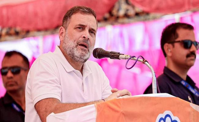 किसान, युवा, महिलाएं, मजदूर और छोटे व्यापारी सब रो रहे हैं, PM हंसकर रील बना रहे हैं', राहुल गांधी का हमला
