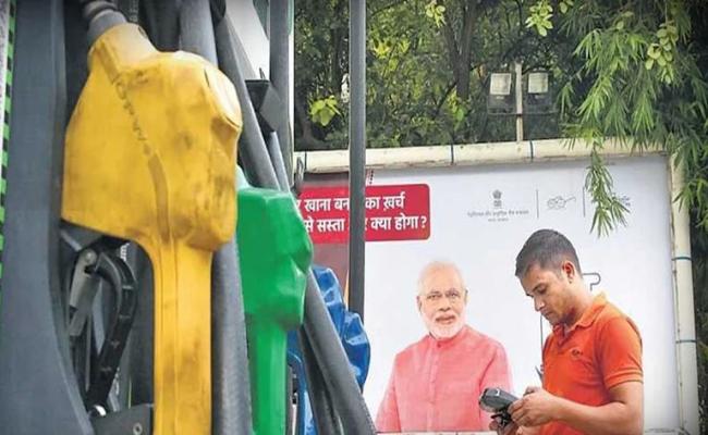 पेट्रोल 87 तो डीजल 91 पैसे महंगा, 10 दिनों में तीसरी बार बढ़े दाम, CNG भी महंगी, कांग्रेस बोली- जनता को लूट रही मोदी सरकार