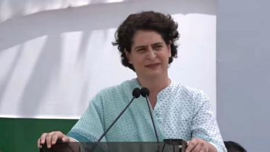 प्रियंका गांधी ने प्रधानमंत्री पर हमला बोला, कहा मोदी कायर हैं