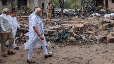 प्रधानमंत्री ने विमान हादसा स्थल का जायजा लिया और घायलों से मिले, ब्लैक बॉक्स मिला, राहत कार्य जारी