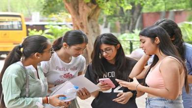 सीबीएसई 2026 से 10वीं में दो बोर्ड परीक्षाएं लेगा, पहला चरण अनिवार्य, दूसरा होगा वैकल्पिक
