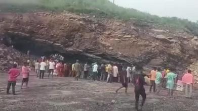 ​ झारखंड करमा खदान हादसा : डीसी ने कहा-चार मजदूरों की मौत की होगी जांच, दोषियों पर की जाएगी कड़ी कार्रवाई