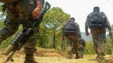 पुलिस और नक्सलियों में मुठभेड़, कोबरा का एक जवान बलिदान, एक नक्सली और एक ग्रामीण की मौत
