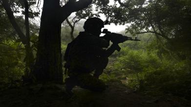 कुलगाम में आतंकियों के साथ मुठभेड़ दूसरे दिन भी जारी, रातभर हुई गोलीबारी