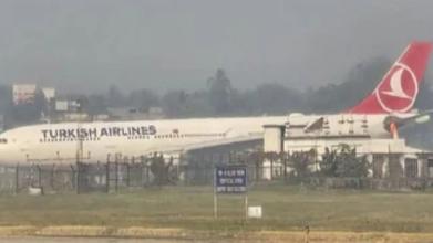 काठमांडू से इस्तांबुल जा रहे विमान के इंजन में लगी आग, कोलकाता डाइवर्ट